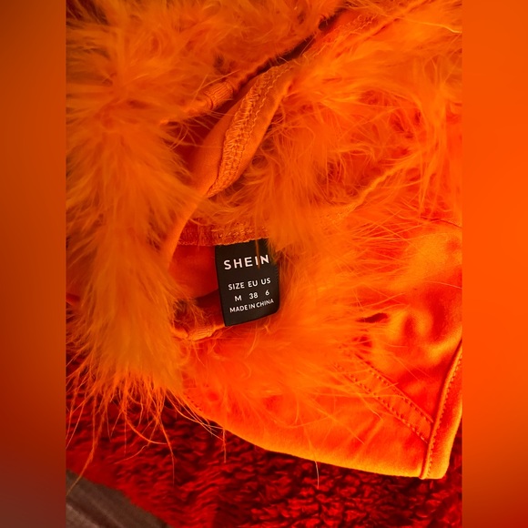 SHEIN SXY Fuzzy Trim Off Shoulder Asymmetrical Hem Crop Tee - Picture 8 of 8